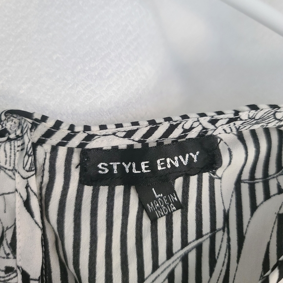 Black n While Front Tie Blouse - Picture 3 of 4